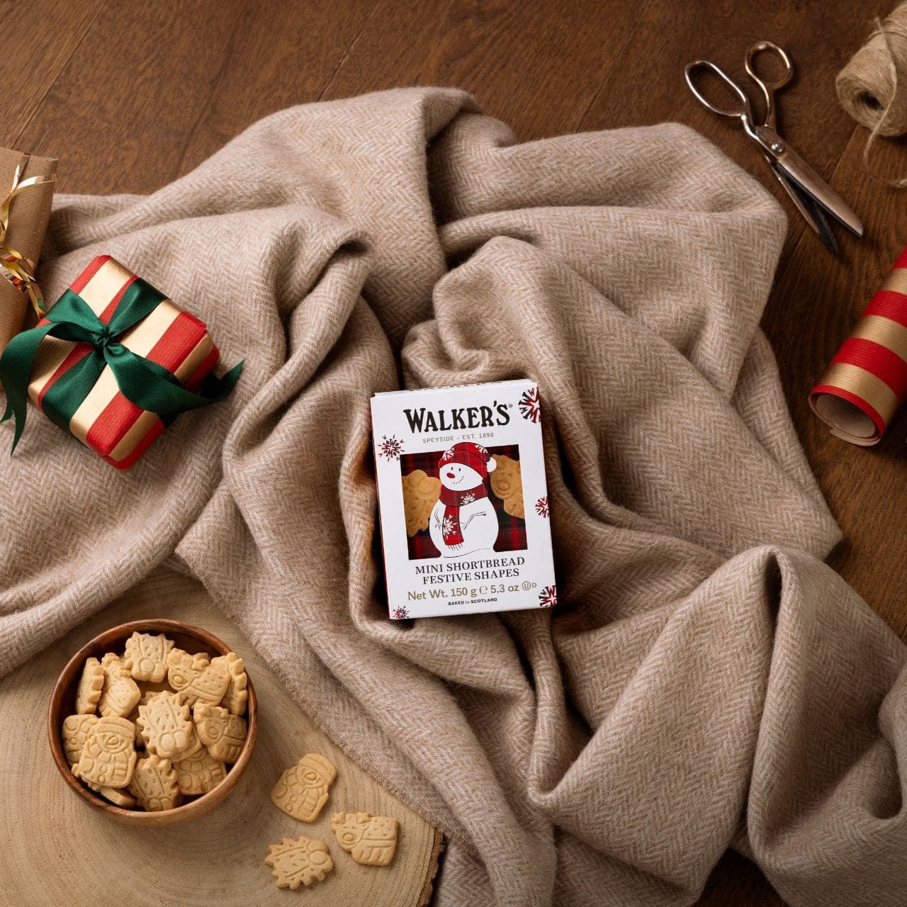 Walkers Shortbread Mini Festive Shapes Snowman Box 5.3 oz. - Cookies
