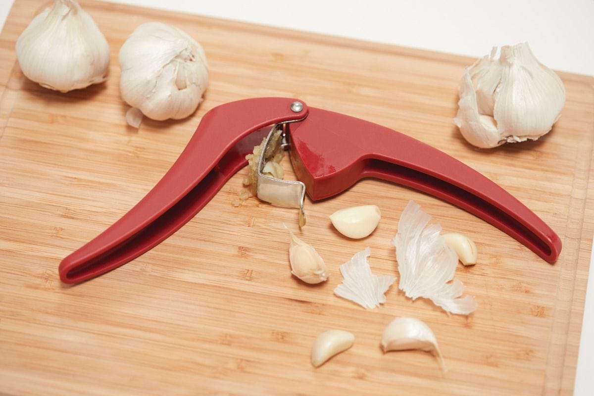 Kuhn Rikon Kuhn Rikon Easy Clean Garlic Press - Red