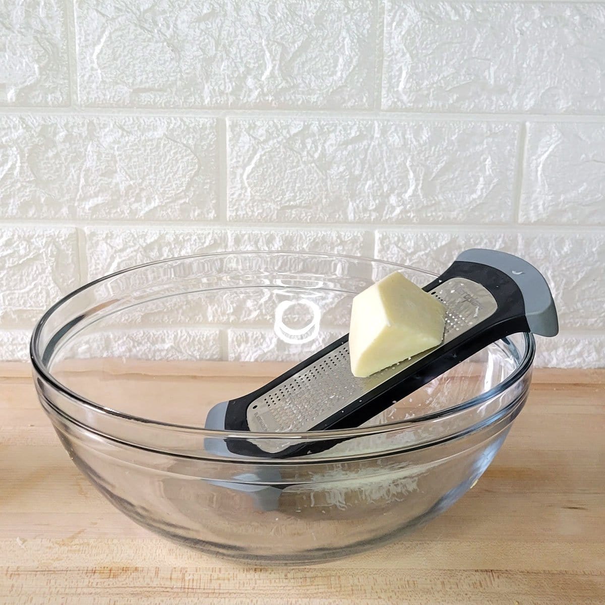 Microplane Mixing Bowl Fine Grater - Fruit & Vegetable Tool