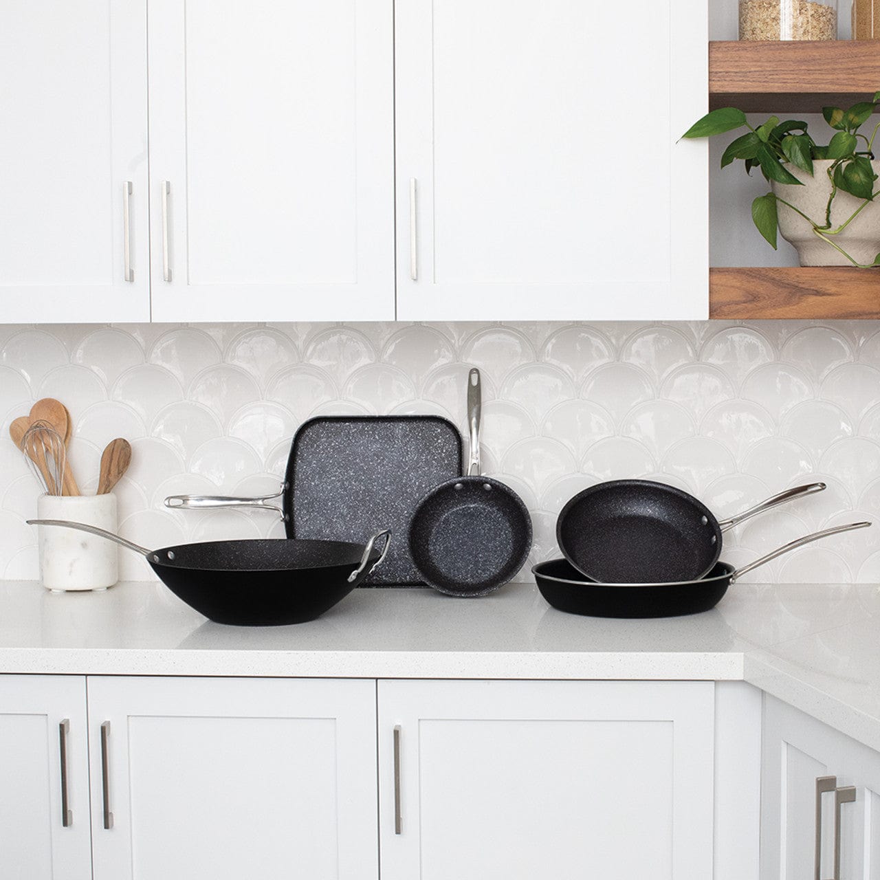 Stainless steel sauté pan - 24 cm Stainless steel sauté pan - 24 cm