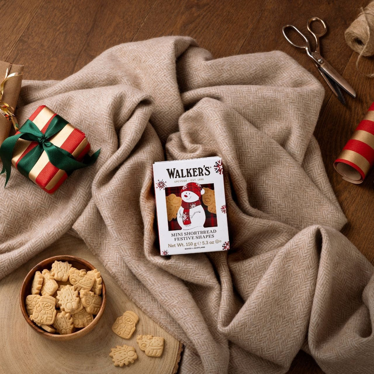 Walkers Shortbread Mini Festive Shapes Snowman Box 5.3 oz. - Cookies